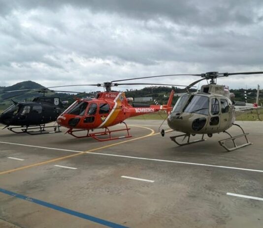 Segurança Pública da Bahia recebe novos helicópteros H125 para operações policiais e de resgate Secretário da Segurança e dirigentes da PM, PC e Bombeiros realizam inspeção técnica em novos helicópteros. Foto: Alberto Maraux, Governo da Bahia.