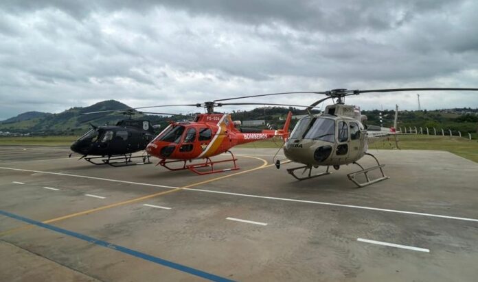 Secretário da Segurança e dirigentes da PM, PC e Bombeiros realizam inspeção técnica em novos helicópteros. Foto: Alberto Maraux, Governo da Bahia. Secretário da Segurança e dirigentes da PM, PC e Bombeiros realizam inspeção técnica em novos helicópteros. Foto: Alberto Maraux, Governo da Bahia.