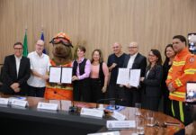 Governo do Mato Grosso compra helicóptero H130 por inexigibilidade para missões de combate a incêndio e resgate Plano prevê aquisição de aeronave, reforço do efetivo e intensificação das ações. Foto: CB Prado/CBMMT.