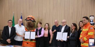 Governo do Mato Grosso compra helicóptero H130 por inexigibilidade para missões de combate a incêndio e resgate Plano prevê aquisição de aeronave, reforço do efetivo e intensificação das ações. Foto: CB Prado/CBMMT.