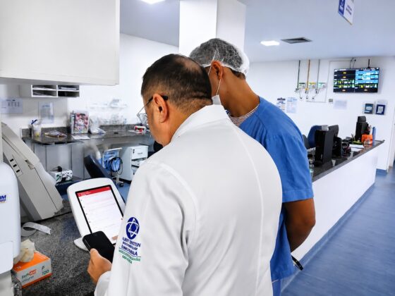 Com a nova aeronave H130, servi&ccedil;o aerom&eacute;dico de Sergipe assegurou toda a assist&ecirc;ncia prestada &agrave; paciente. Foto: Governo Sergipe.