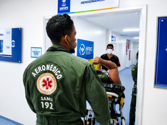 Com a nova aeronave H130, servi&ccedil;o aerom&eacute;dico de Sergipe assegurou toda a assist&ecirc;ncia prestada &agrave; paciente. Foto: Governo Sergipe.