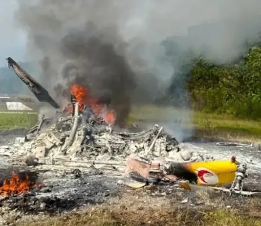 Helicóptero que transportava equipe de saúde sofre acidente na Malásia A aeronave transportava um piloto, um médico, um assistente médico e duas enfermeiras. Crédito da foto: página do Facebook da Kapit Heli Inspirasi.