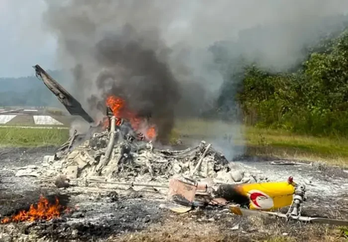 Helicóptero que transportava equipe de saúde sofre acidente na Malásia A aeronave transportava um piloto, um médico, um assistente médico e duas enfermeiras. Crédito da foto: página do Facebook da Kapit Heli Inspirasi.