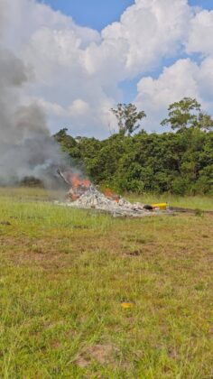 A aeronave transportava um piloto, um m&eacute;dico, um assistente m&eacute;dico e duas enfermeiras. Cr&eacute;dito da foto: p&aacute;gina do Facebook da Kapit Heli Inspirasi.