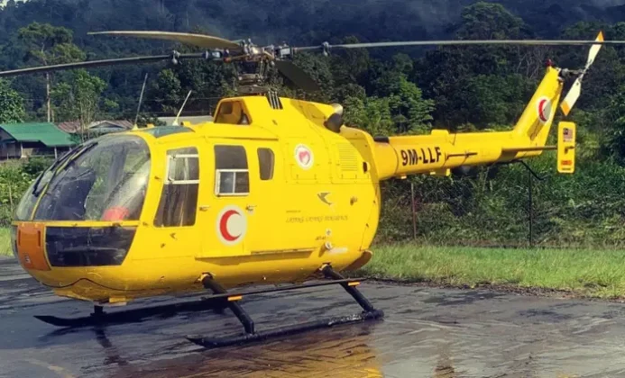 O helic&oacute;ptero BO-105, matr&iacute;cula 9M-LLF, caiu pr&oacute;ximo ao porto de Long Lellang, Sarawak. - cr&eacute;dito da foto: @renebaudet do Instagram