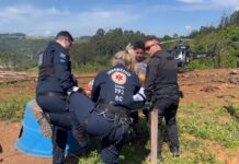 Homem atingido por madeira é resgatado por equipe aeromédica em Nova Itaberaba, SC A vítima foi transportada no helicóptero do SAERFron/SAMU Aeromédico ao Hospital Regional do Oeste, em Chapecó.