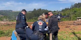 Homem atingido por madeira é resgatado por equipe aeromédica em Nova Itaberaba, SC A vítima foi transportada no helicóptero do SAERFron/SAMU Aeromédico ao Hospital Regional do Oeste, em Chapecó.