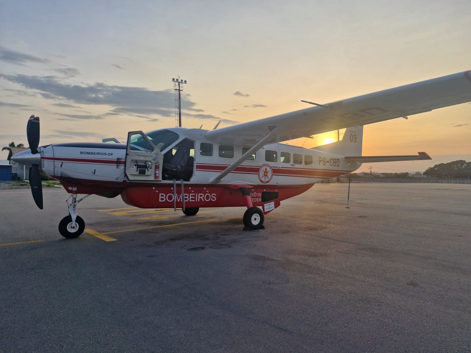 Vítima de AVC é transportada de Alagoas para Brasília em avião do Corpo de Bombeiros do Distrito Federal Vítima de AVC é transportada de Alagoas para Brasília em avião do Corpo de Bombeiros do Distrito Federal