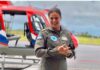 Nathaly Portella do Corpo de Bombeiros é a primeira mulher a pilotar helicóptero do GTA de Pernambuco 2º Tenente Nathaly Portella ao lado dos militares do GTA (Foto: Divulgação/SDS)