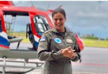 Nathaly Portella do Corpo de Bombeiros é a primeira mulher a pilotar helicóptero do GTA de Pernambuco 2º Tenente Nathaly Portella ao lado dos militares do GTA (Foto: Divulgação/SDS)